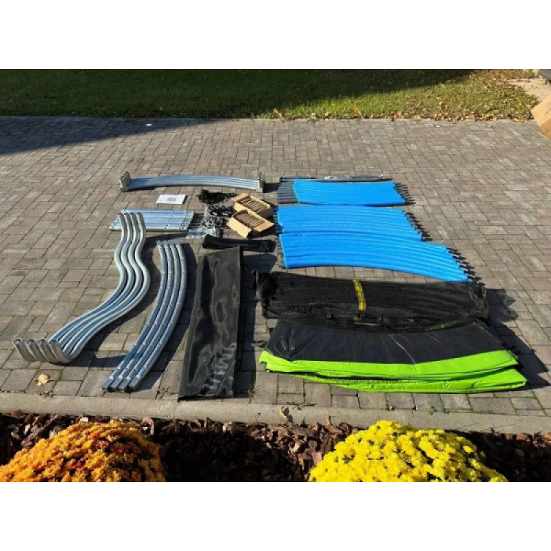 Батут SKYJUMP MASTER (8FT) с защитной сеткой и лестницей. Диаметр - 252 см. Нагрузка - 150 кг.