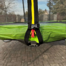 Батут SKYJUMP MASTER green (8FT) с защитной сеткой и лестницей. Диаметр - 252 см. Нагрузка - 150 кг.